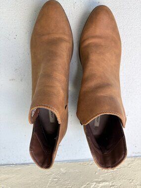 Crochet Women's Size 7 Brown Faux Suede Ankle Boots Low Block Heel V-Cut Booties
